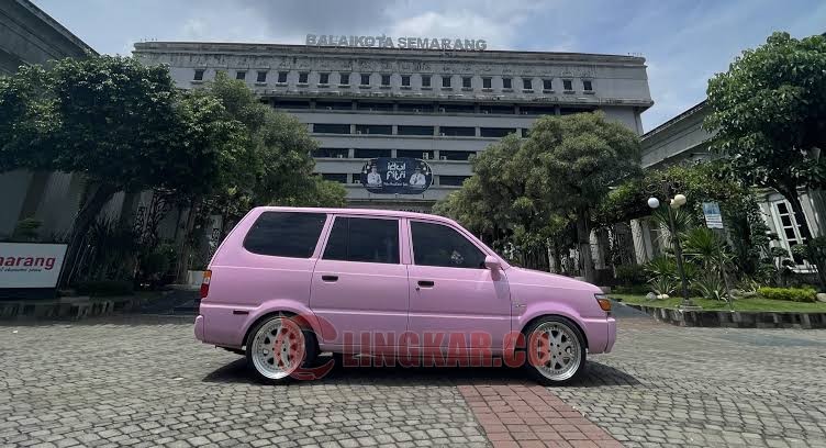 Kijang Pink kembali ke pemilik pertama. (dok Alan Henry)