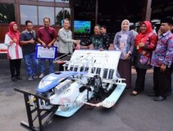 Target Swasembada Pangan, Bupati Kudus Salurkan Bantuan Alsintan ke Kelompok Tani