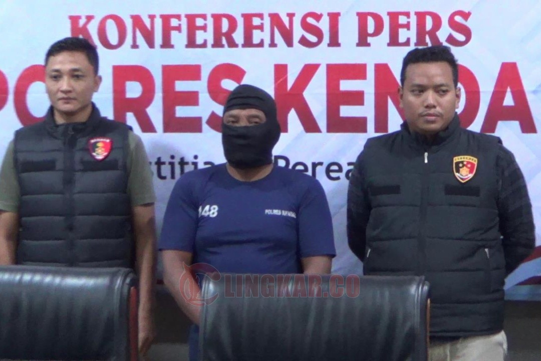 Polres Kendal dan tersangka beserta barang bukti dalam jumpa pers. Foto: istimewa