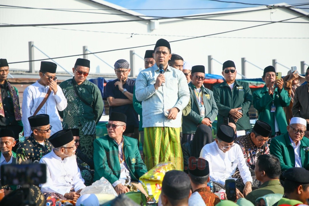 Wakil Gubernur Jawa Tengah, Taj Yasin Maimoen saat menghadiri istighosah bersama masyarakat Demak di pinggir jalan Pantai Utara (Pantura) Sayung, Kabupaten Demak. Foto: dokumentasi