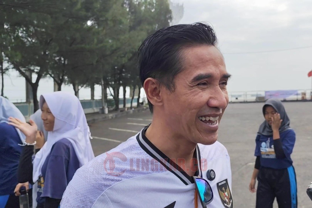 Wakil Bupati Kendal Benny Karnadi saat di pelabuhan Kendal. Foto: Yoedi/Lingkar.co