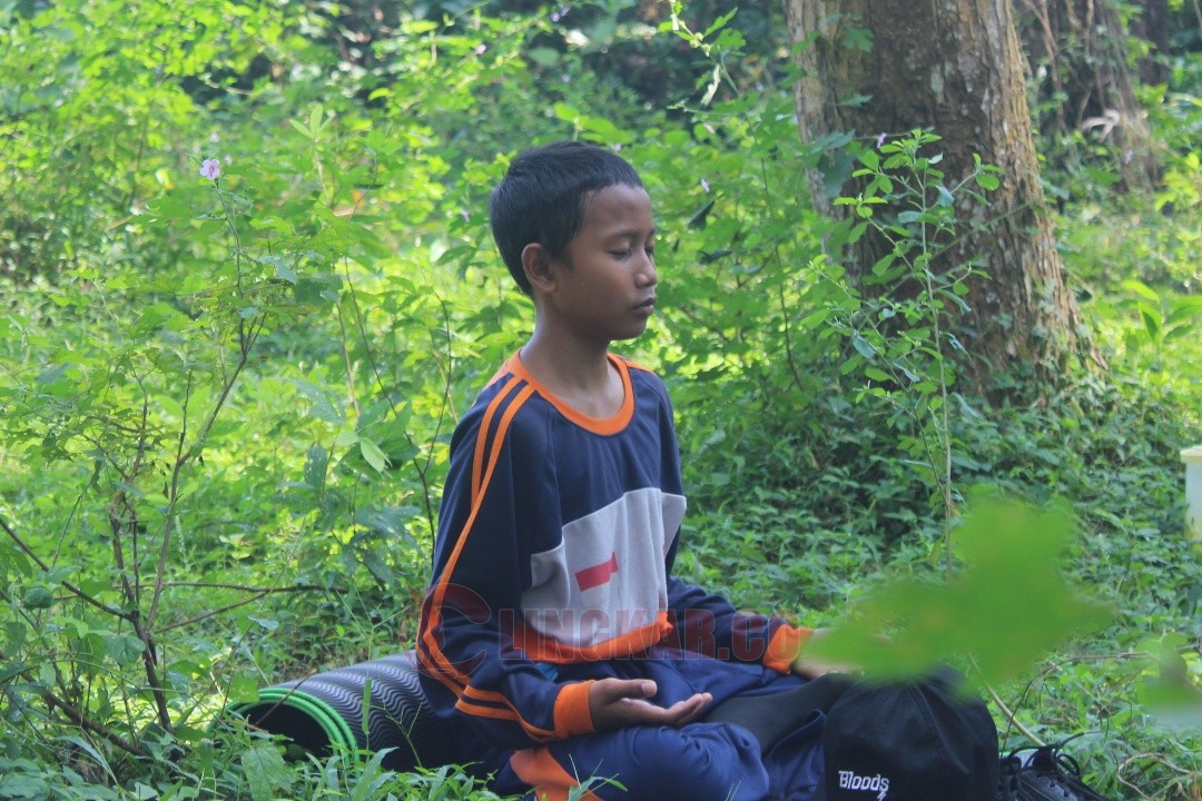 Salah satu siswa peserta program Forest Therapy PMI Kota Semarang dan Childfun Internasional. Foto: dokumentasi