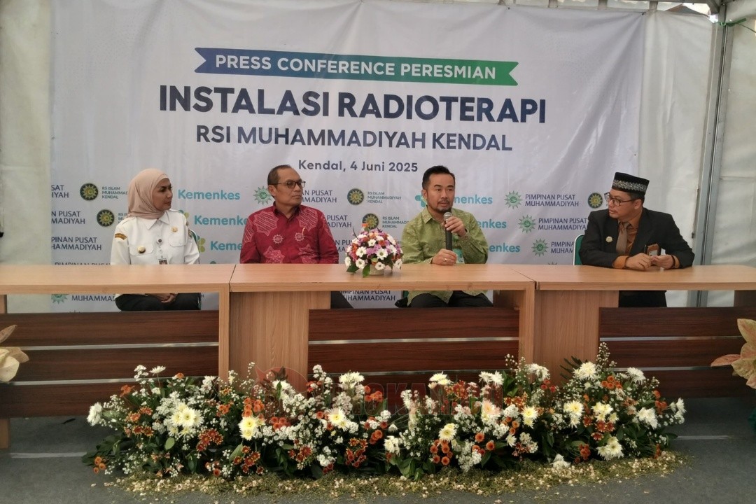 RSI Kendal meresmikan instalasi radioterapi sekaligus melakukan peletakan batu pertama (groundbreaking) pembangunan gedung kemoterapi dan laboratorium patologi anatomi, Rabu (4/6/2025). Foto: Wahyudi