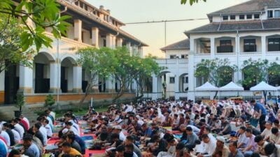 Antusias dan Khidmat, Ribuan Umat Muslim Laksanakan Salat Idul Adha di Lawang Sewu