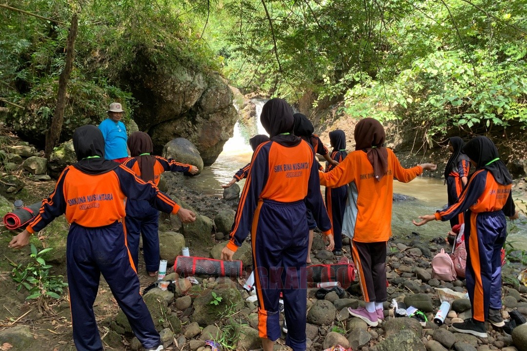 Forest Therapy yang dilaksanakan PMI Kota Semarang bersama Childfun Internasional di Hutan Wonosari Ngaliyan Semarang. Foto: dokumentasi