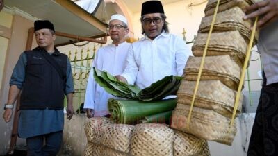 Panitia Kurban di Temanggung Ikut Saran Agus Gondrong, Gunakan Bahan Alami Gantikan Plastik Bungkus Daging Kurban