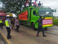 Tolak Kebijakan Zero ODOL, Puluhan Truk Blokir Jalan Lingkar Selatan Pati