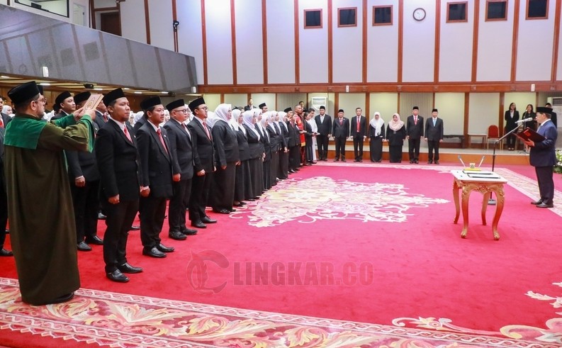 Gubernur DKI Jakarta, Pramono Anung saat melantik 100 Pejabat Fungsional. Foto: dokumentasi Pemprov DKI Jakarta