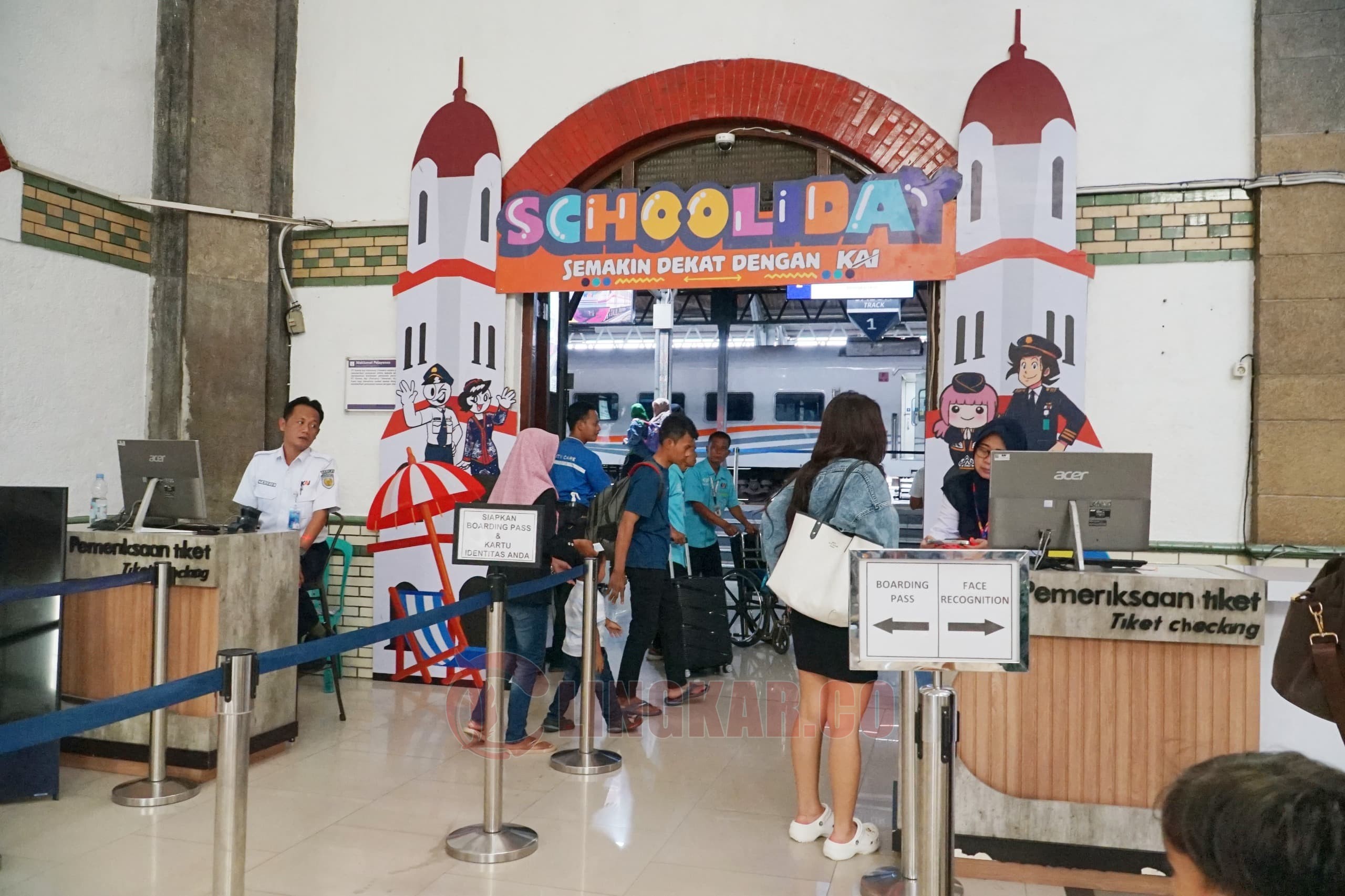 Dekorasi sambut libur sekolah di Stasiun wilayah Daop 4 Semarang. (dok KAI)