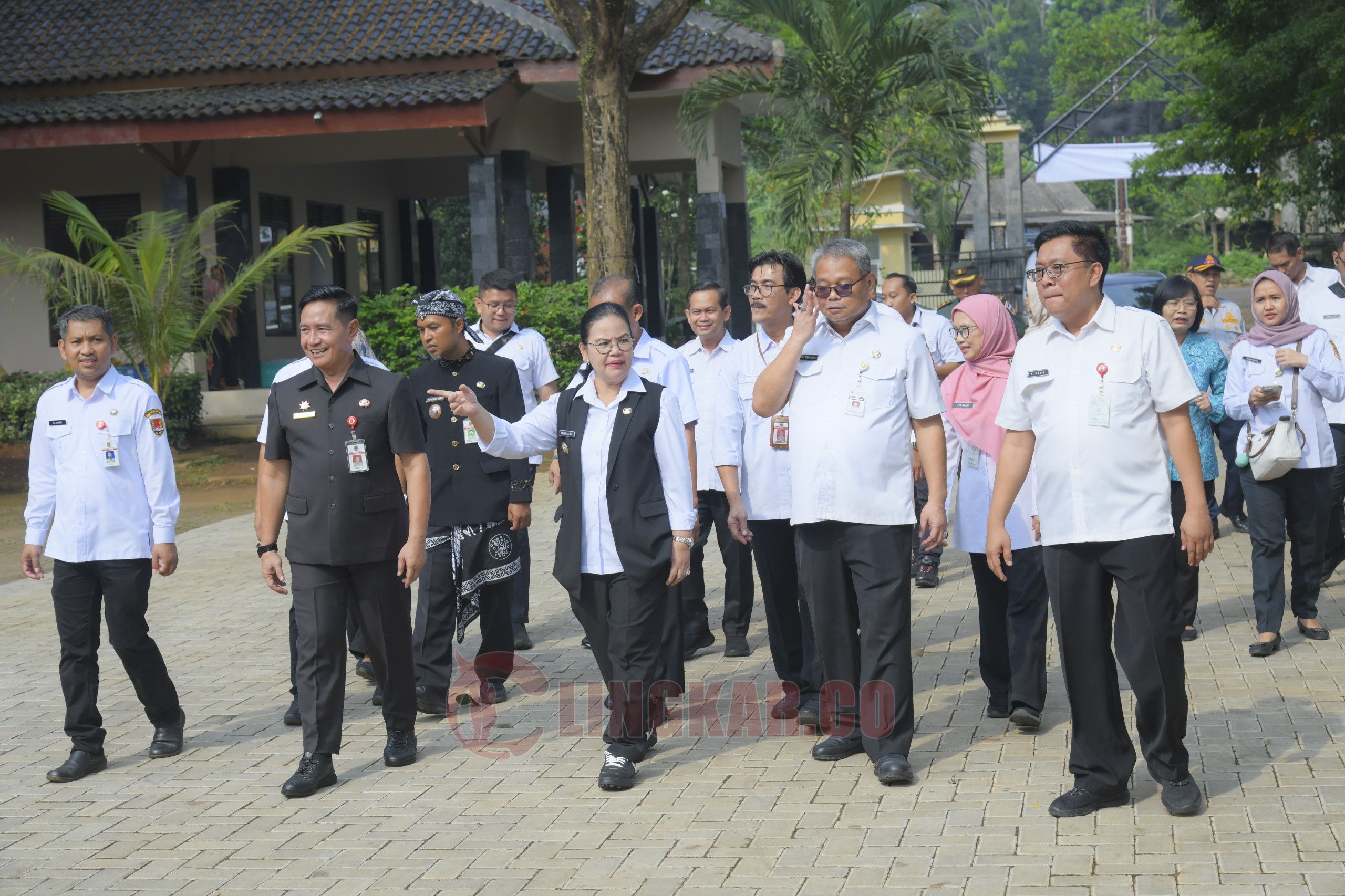 Wali Kota Semarang, Agustina Wilujeng Pramestuti dampingi tim penilai Lomba Kelurahan Tingkat Provinsi Jawa Tengah.(dok Pemkot Semarang)