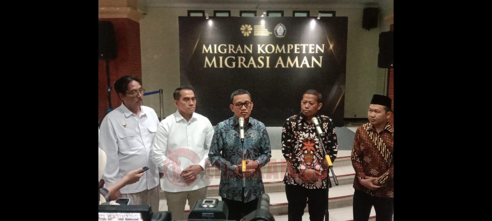 Menteri Pelindungan Pekerja Migran Indonesia (P2MI), Abdul Kadir Karding saat meresmikan pendirian Migrant Center di Universitas Diponegoro (Undip), Semarang. (dok Istimewa)
