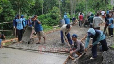 Tak Tahan Nunggu Pemerintah, Warga di Dua Desa di Pati Swadaya Perbaiki Jalan Rusak