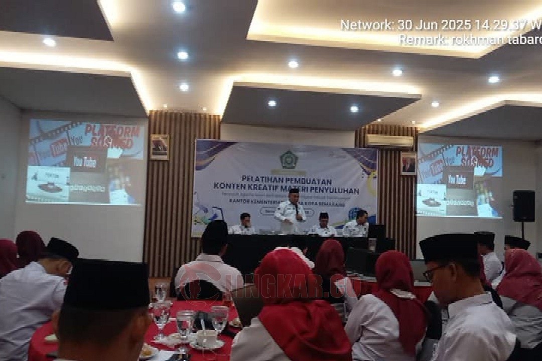 Kepala Kantor Kementerian Agama Kota Semarang, H. Muhtasit, S.Ag, M.Pd saat memberikan arahan dalam Pelatihan Dasar Penyuluhan Agama di Media Sosial yang bertempat di Hotel Andelir, Wonodri, Kota Semarang. Foto: istimewa