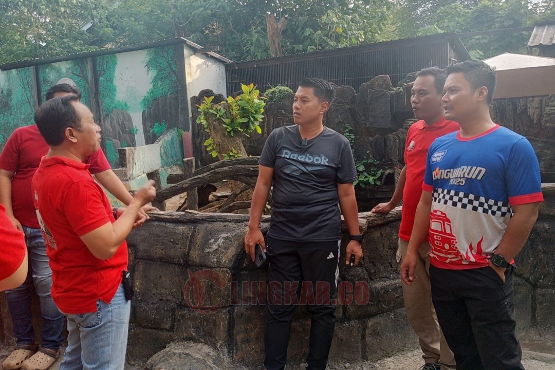 Ade Bhakti Ariawan saat berkeliling di Semarang Zoo disela kegiatan Senam bersama Sita Pound, Minggu (13/7/2025) pagi. Foto: Rifqi/Lingkar.co