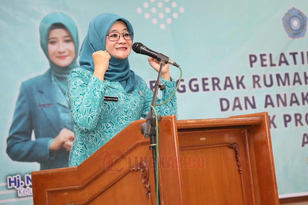 Ketua TP PKK Jateng, Nawal Arafah Yasin saat berbicara pada pembukaan pelatihan paralegal bagi perempuan untuk angkatan kedua di Aula Lantai 2 Gedung TP PKK Provinsi Jateng. Foto: dokumentasi