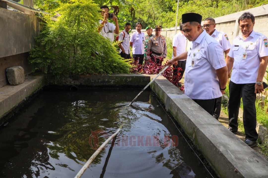Wakil Gubernur Jawa Tengah, Taj Yasin Maimoen pada Rabu (16/7/2025) meninjau instalasi pengelolaan air limbah (IPAL) di Rumah Potong Ayam (RPA) Tabarruk, Kabupaten Kudus. Foto: dokumentasi
