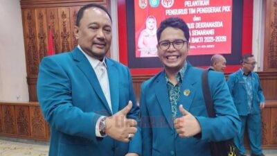 Ketua TPPD Jateng, Zulkifli (kanan) saat berfoto bersama Alwin Basri usai dilantik sebagai pengurus PKK Kota Semarang tahun 2023. Foto: istimewa