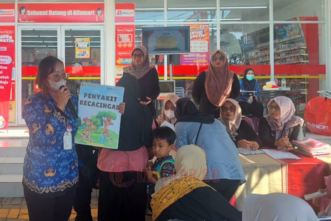 Kegiatan edukasi gizi anak yang dilaksanakan oleh Alfamart dan SGM Eksplor di gerai Alfamart Patemon, Gunungpati Semarang. Foto: istimewa