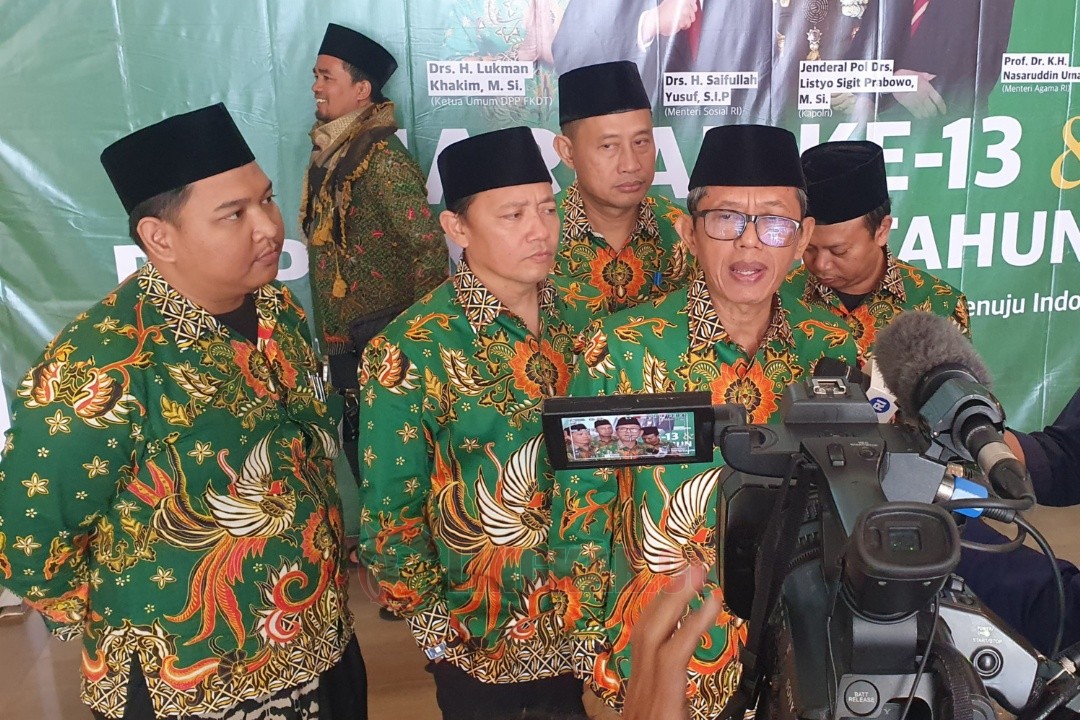 Ketua Umum DPP FKDT, Lukman Khakim saat diwawancarai wartawan seusai acara Peringatan Hari Lahir (Harlah) ke-13 dan Rapat Pimpinan Nasional (Rapimnas) Tahun 2025 di Hotel Bidakara, Jakarta Selatan, Sabtu (19/7/2025). Foto: istimewa