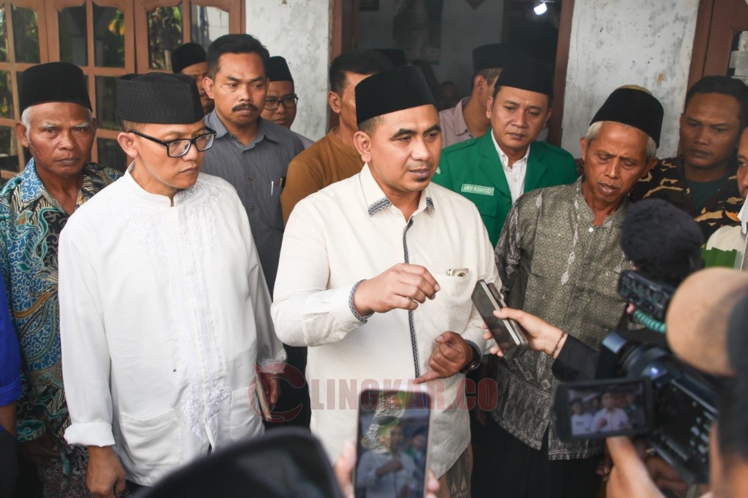 Wakil Gubernur Jawa Tengah Taj Yasin Maimoen menemui sejumlah wartawan seusai bertemu Ahmad Zuhdi yang viral karena diminta uang damai Rp 25 Juta oleh orang tua murid. Foto: dokumentasi