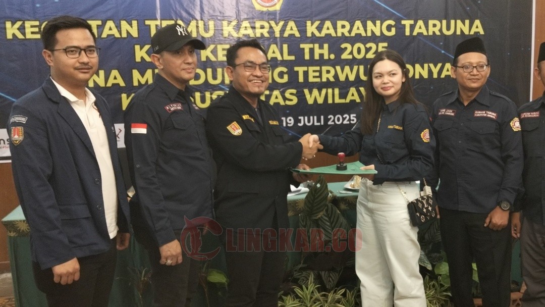Nattaya Kenenza saat menerima hasil keputusan sidang pleno pemilihan ketua. Foto: Yoedhi W/Lingkar.co