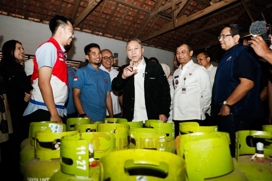 Gubernur Jawa Tengah Ahmad Luthfi saat mendampingi Menko Bidang Pangan, Zulkifli Hasan meninjau Koperasi Desa Merah Putih (KDMP) Desa Sumbung, Kecamatan Cepogo, Kabupaten Boyolali, Sabtu (19/7/2025). Foto: dokumentasi