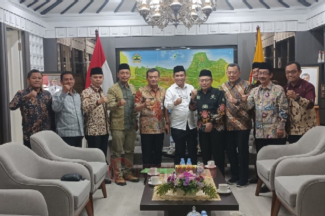 Gubernur Jawa Tengah Ahmad Luthfi saat menerima audiensi Pengurus Wilayah Ikatan Alumni Pergerakan Mahasiswa Islam Indonesia (PW IKA-PMII) Jawa Tengah di kantor Gubernur Jawa Tengah di Jalan Pahlawan Semarang, Selasa (22/7/2025). Foto: dokumentasi
