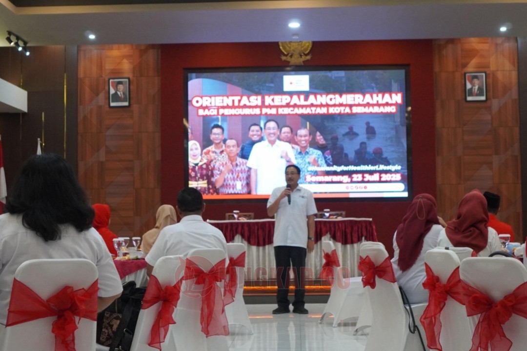 Ketua PMI Kota Semarang, Dr. dr. Awal Prasetyo, Sp.THT-KL saat pembukaan orientasi Kepalangmerahan di aula lt 4 gedung UDD PMI Kota Semarang. Foto: dokumentasi