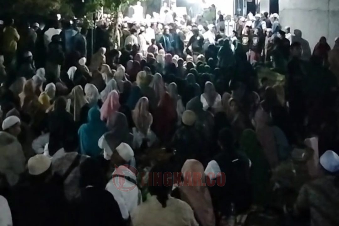 Tabligh Akbar Habib Rizieq Berubah Jadi Arena Tawuran Massal, Puluhan Orang Luka. Foto: istimewa