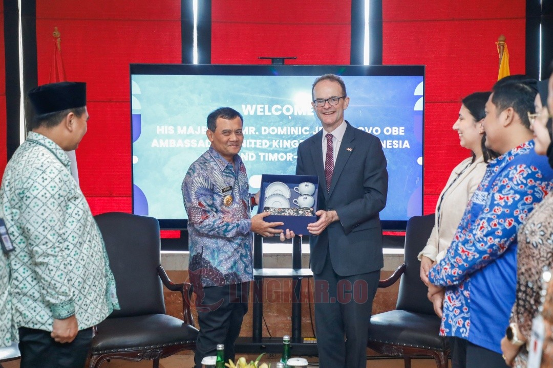 Gubernur Jawa Tengah Ahmad Luthfi bertemu Duta Besar Inggris untuk Indonesia dan Timor Leste, Dominic Jermey di Jakarta. Foto: dokumentasi