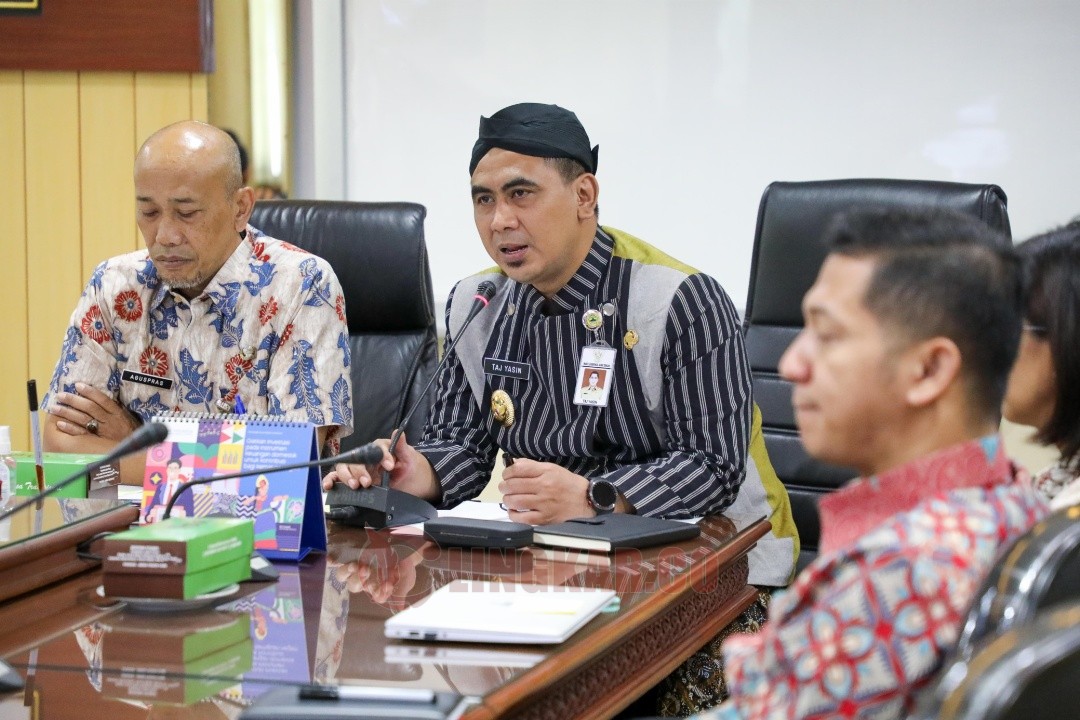 Wakil Gubernur Jawa Tengah Taj Yasin Maimoen saat mengikuti penilaian Financial Literacy Award 2025, secara daring, dari ruang kerjanya. Foto: dokumentasi