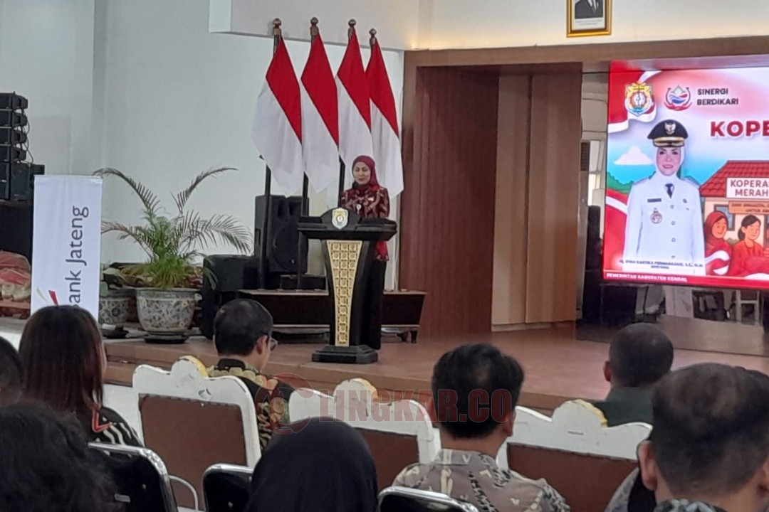 Bupati Kendal Dyah Kartika Permana Sari saat kegiatan Kontak Bisnis bagi KDMP di Kendal yang bertempat di Pendopo Tumenggung Bahurekso Setda Kendal, Selasa (8/7/2025). Foto: istimewa