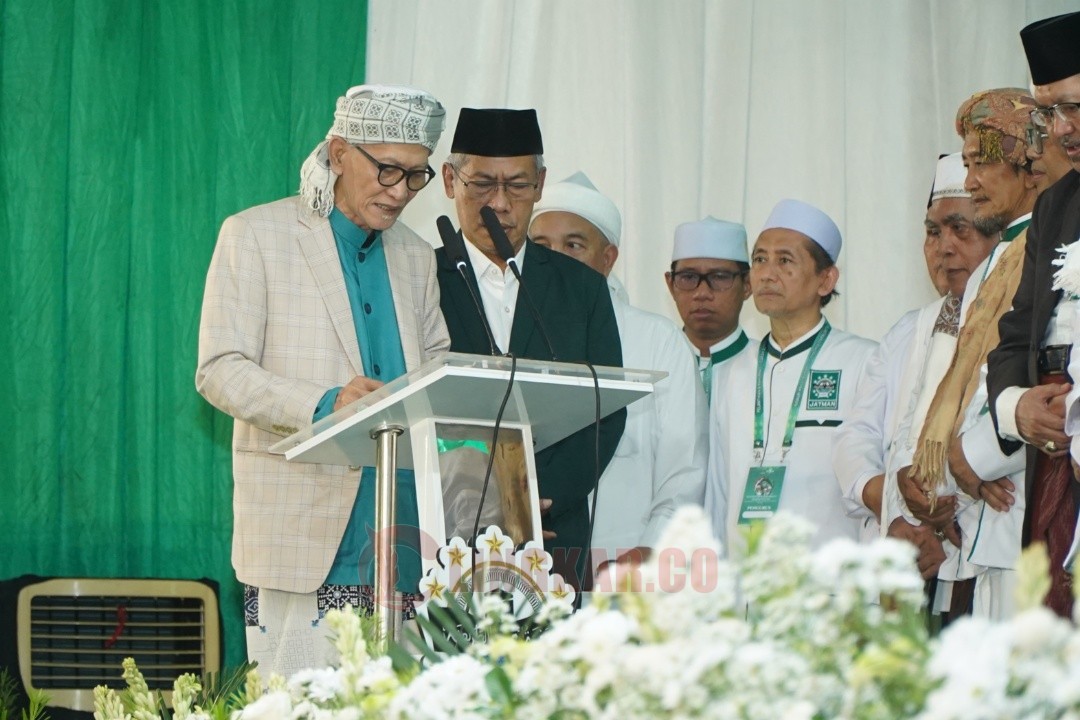 Rais Aam PBNU KH Miftachul Akhyar saat melantik pengurus Idraroh Aliyah JATMAN di Ponpes An-Nawai Berjan, Purworejo, Jawa Tengah. Foto: dokumentasi