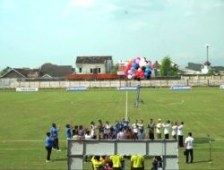 Bupati Cup 2025 Resmi Dibuka, Stadion Krida Rembang Dipadati Ribuan Penonton