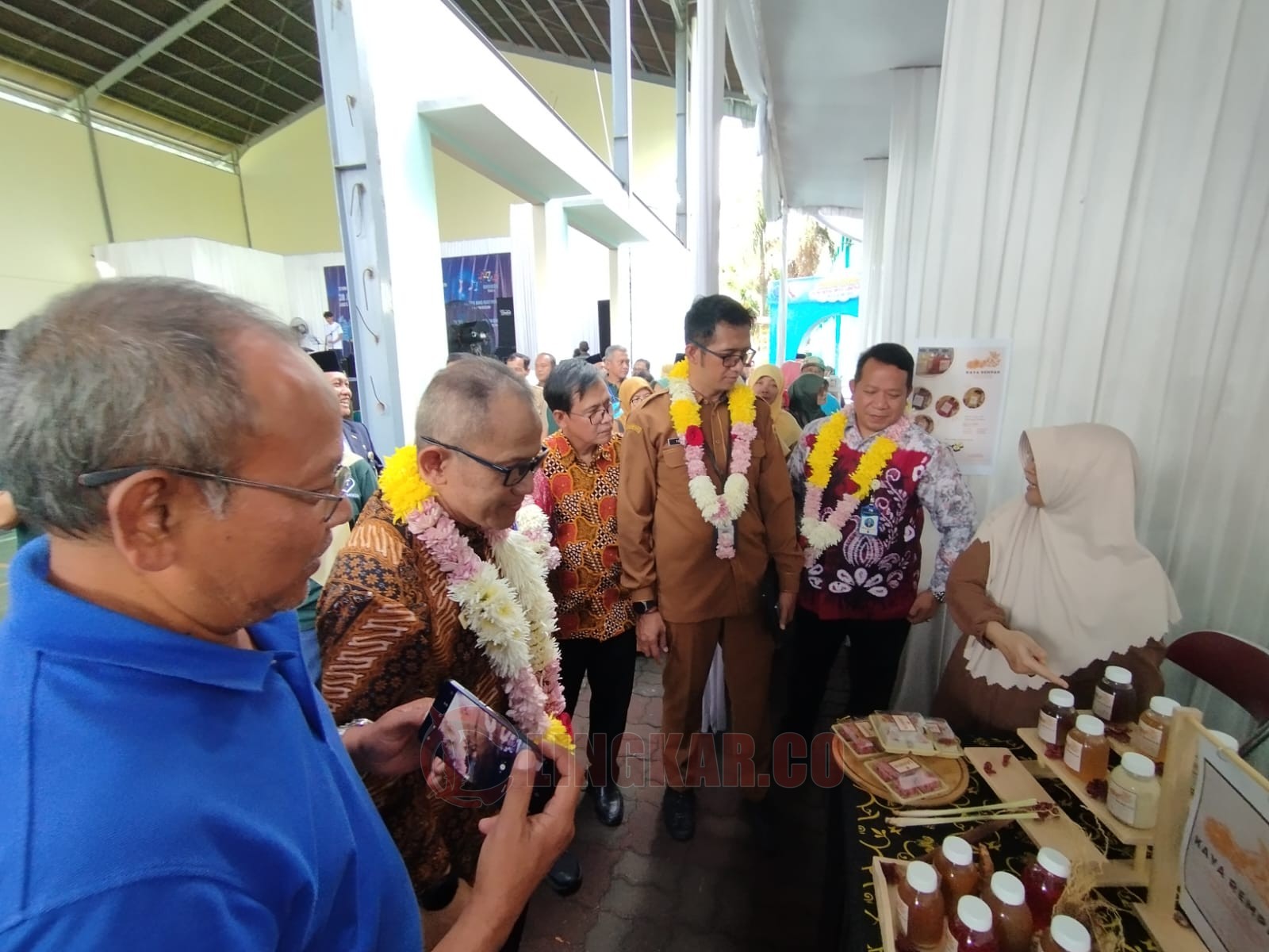 Bazar UMKM di pembukaan Lustrum XIV SMAN 1 Purworejo dan RA Muda MG 2025 di kompleks SMA N 1 Purworejo. (dok Lukman Khakim)