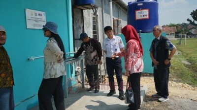 KAI bersama UI berikan bantuan teknologi air bersih berbasis pemanfaatan air hujan bagi masyarakat Desa Keradenan dan Toroh, Grobogan, Jawa Tengah. (dok KAI Daop 4 Semarang)