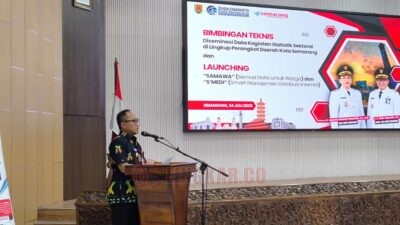 Wakil Wali Kota Semarang, Iswar Aminuddin saat menghadiri launching S'MEDI (Smart Manajemen Distribusi Internet) dan SAMAWA (Semua Data untuk Warga) di aula Balaikota Semarang. (dok Alan Henry)
