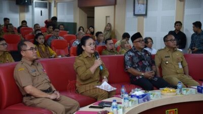 Wali Kota Semarang, Agustina Wilujeng Pramestuti ikti acara Market Sounding Proyek Pembangkit Listrik Tenaga Sampah (PSEL) Jatibarang di Situation Room Balai Kota Semarang. (dok Pemkot Semarang)