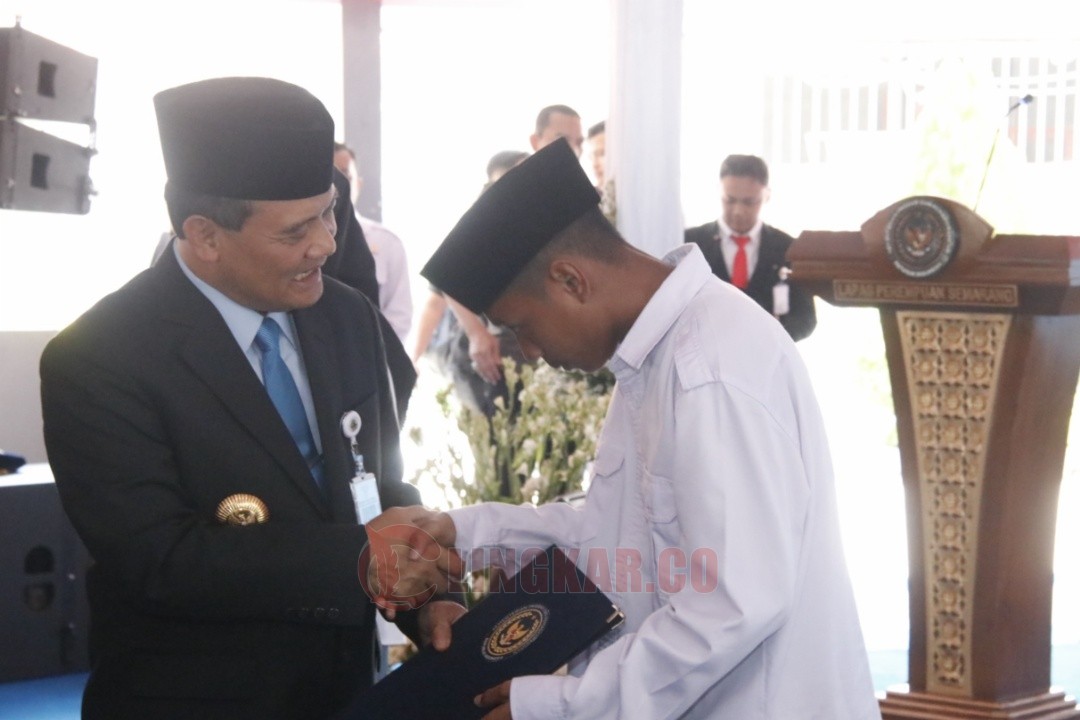 Gubernur Jateng Ahmad Luthfi saat memberikan remisi narapidana di Lembaga Pemasyarakatan Perempuan (LPP) Klas IIA Semarang, Minggu, 17 Agustus 2025. Foto: dokumentasi