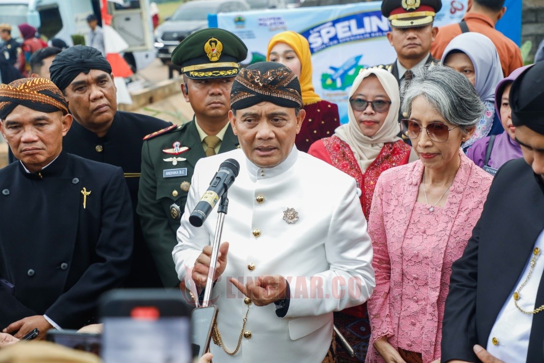 Gubernur Jawa Tengah Ahmad Luthfi seusai upacara Hari Jadi Ke-80 Provinsi Jawa Tengah di lapangan Kawasan Ekonomi Khusus (KEK) Industropolis Batang, Selasa, 19 Agustus 2025.