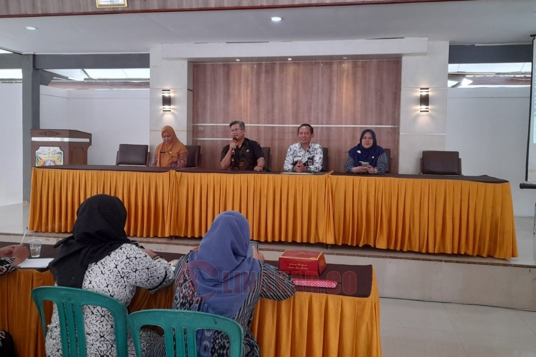 Pembekalan keterampilan pemasaran digital, termasuk pemanfaatan platform online di Aula Kecamatan Weleri, Selasa 19 Agustus 2025. Foto: Yoedhi/Lingkar.co