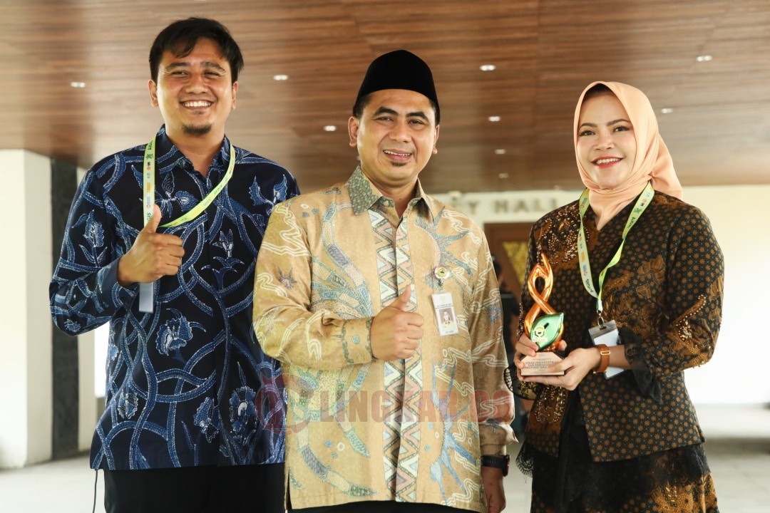 Wagub Jateng Taj Yasin Maimoen usai menerima penghargaan di Plenary Hall, Jakarta International Convention Center (JICC), Jakarta Pusat, Rabu, 20 Agustus 2025