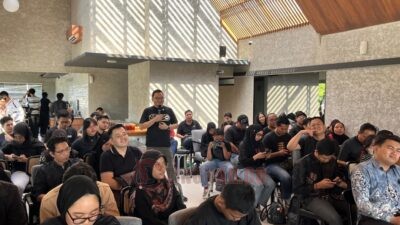 Dipa Yustia Pasha dan Dinporapar Jateng dalam Yuktalks bersama Zilenial di Anak Panah Kopi. Foto: Bojes/Lingkar.co