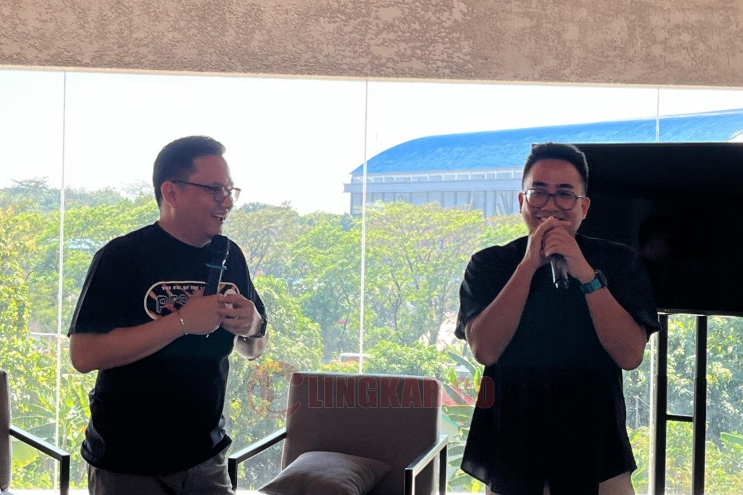 Dipa Yustia Pasha dan Dinporapar Jateng dalam Yuktalks bersama Zilenial di Anak Panah Kopi. Foto: Bojes/Lingkar.co