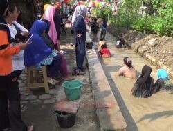 Warga Karangayu Cepiring Meriahkan HUT ke-80 RI dengan Lomba Gogoh Lele