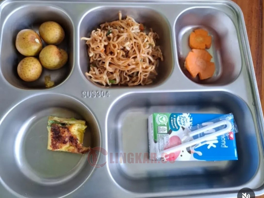 Unggahan menu makan bergizi gratis pada akun @insta_kendal yang tidak sesuai dengan standar. Foto: Instagram