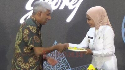 Bupati Kendal Dyah Kartika Permana Sari bersama CEO PT GCPI, Rajesh Sethuramansaat seremonial seremoni groundbreaking pembangunan pabrik baru di Kawasan Industri Kendal, Rabu (27/8/2025).