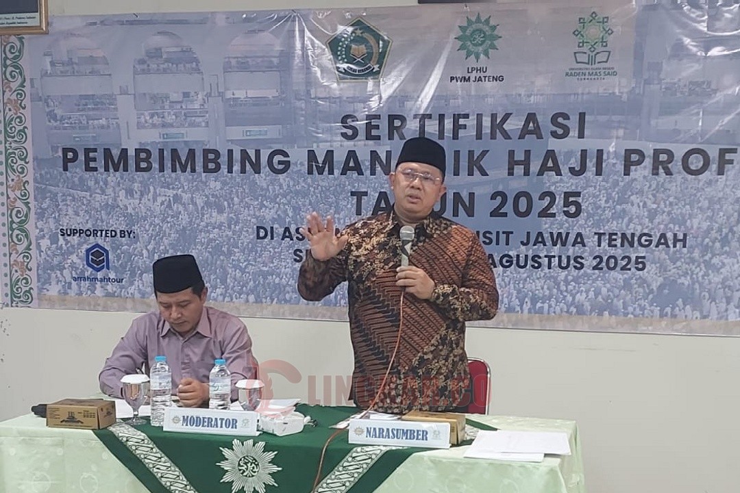 Kakanwil Kemenag Provinsi Jawa Tengah Saiful Mujab dalam kegiatan Sertifikasi Pembimbing Manasik Haji Profesional di Asrama Haji Transit Semarang, Rabu (27/8/2025). Foto: dokumentasi