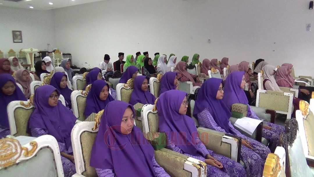 60 Santri Putri dari 14 Pesantren di Kendal Terima Beasiswa Hafizhah dari Baznas