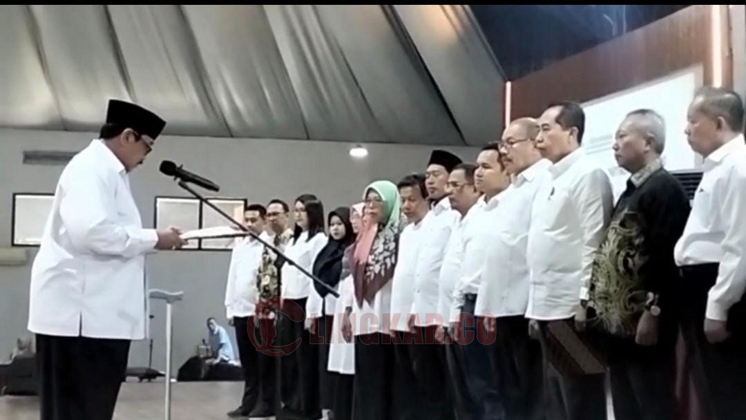 Ketua Umum DPP Ika Unnes, DR. Drs. Budiyanto SH MHum saat melantik pengurus IKA SPs UNNES periode 2025-2030 di hotel UTC Semarang, Sabtu (2/8/2025)